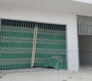 Hỏng hóc cửa sắt nghiêm trọng cần xử lý ngay