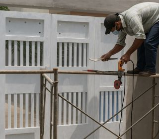 Làm thế nào để chọn thợ sửa cửa sắt đáng tin cậy