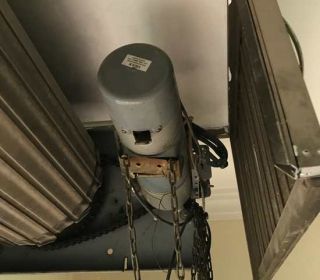 Motor cửa cuốn bị nóng rồi tự ngắt: Dấu hiệu, nguyên nhân và cách khắc phục