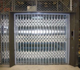 Ưu điểm và nhược điểm của cửa kéo so với các loại cửa khác