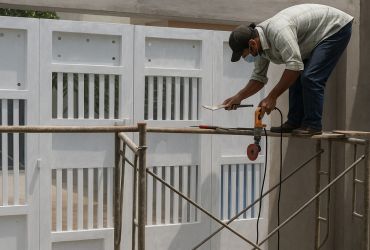 Làm thế nào để chọn thợ sửa cửa sắt đáng tin cậy