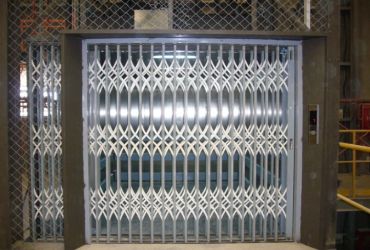 Ưu điểm và nhược điểm của cửa kéo so với các loại cửa khác
