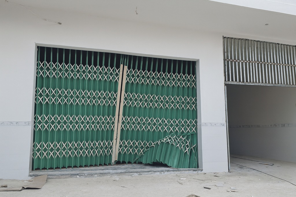Hỏng hóc cửa sắt cần được sửa ngay