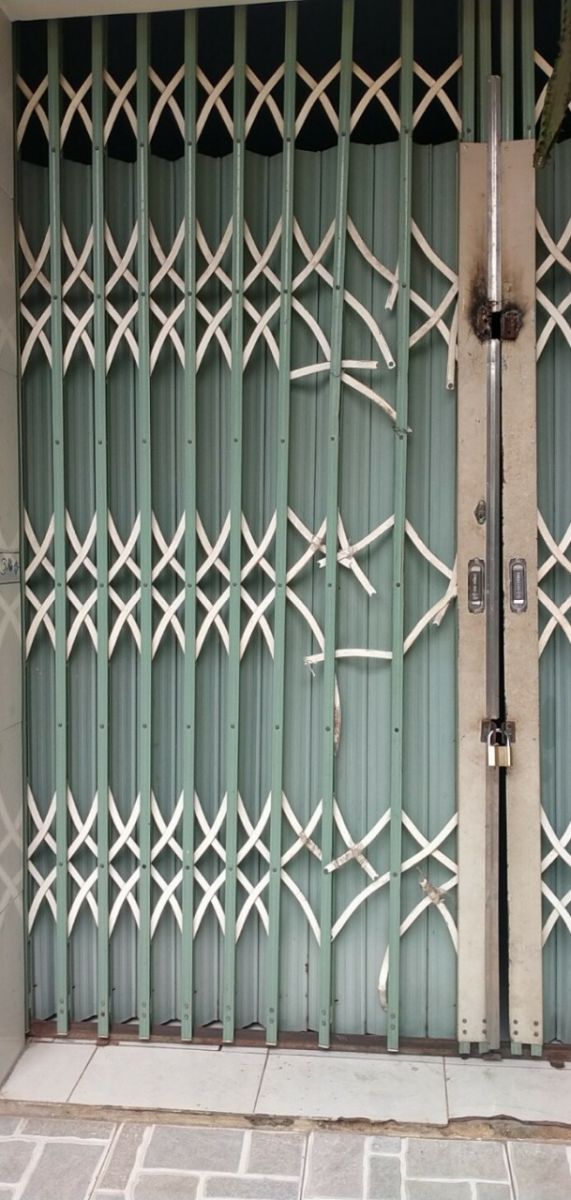 cửa kéo bị hự