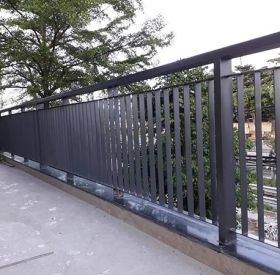 Sửa hàng rào sắt tại nhà
