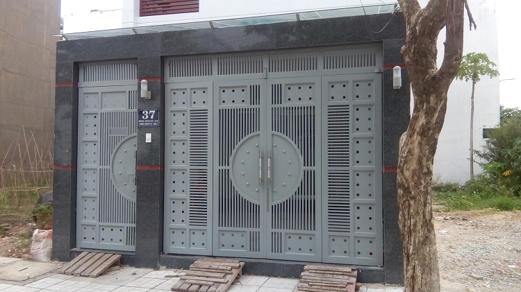 cửa sắt hoạt động tốt